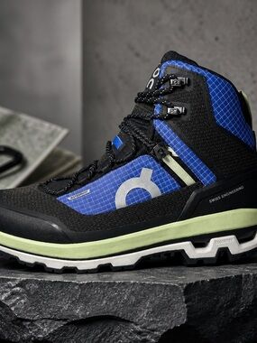 On Running Women size 11 Waterproof Hiking Boot in Black, Blue & Lime🔥🔥🔥